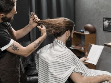 Pelo largo para caballero: peinados y consejos para su cuidado